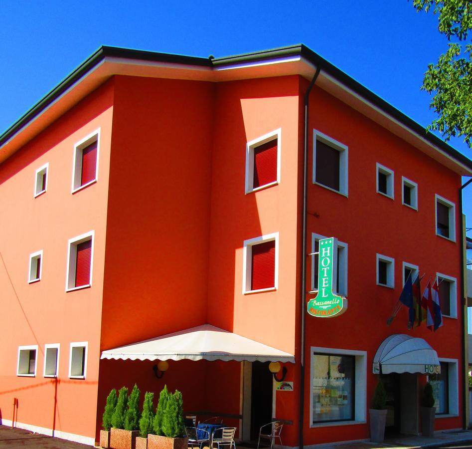 Hotel Ristorante Al Bassanello 바사노델그라파 외부 사진